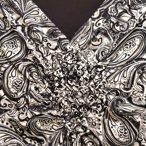 Paisley tunic, scarf and floral clip - Picture 3 of 9